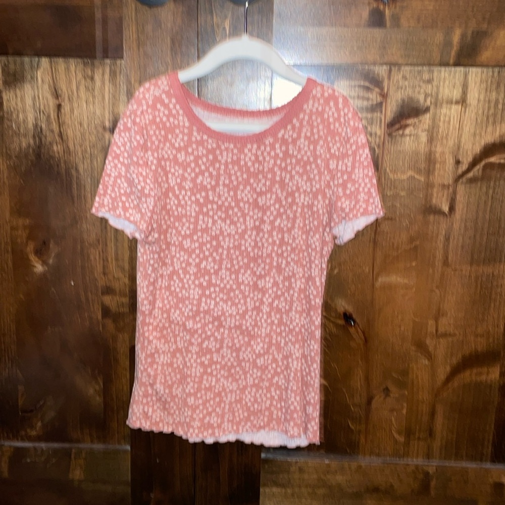 this is a soft flower top. It is not cropped at all